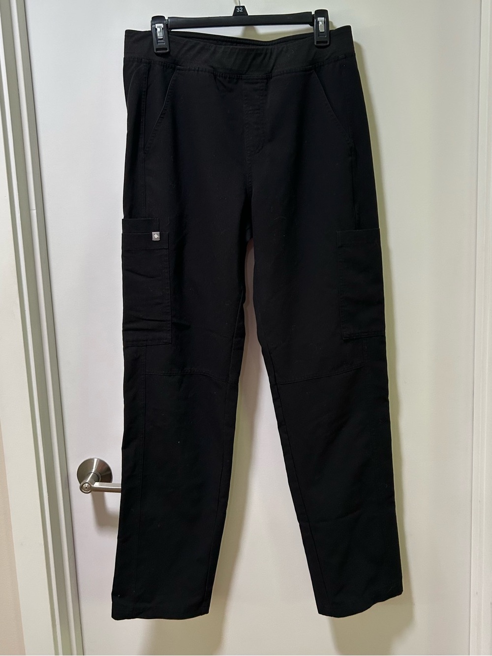 Figs Axim Cargo Scrub Pants in Black Size Medium
